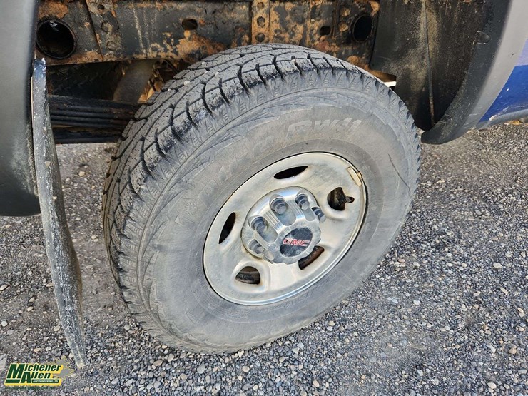 2003-gmc-sierra-2500-image-23