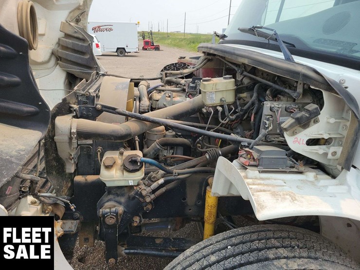 2007-freightliner-m2-106-image-29