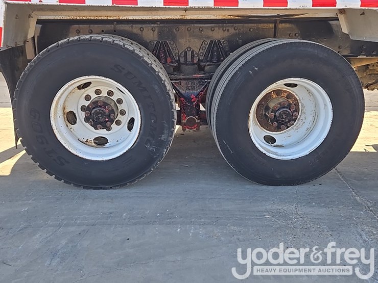 1999-peterbilt-357-image-13