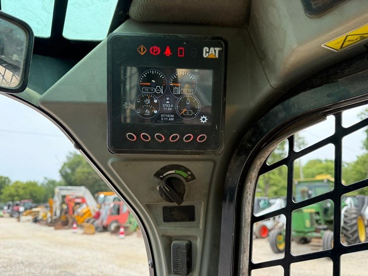 2021-caterpillar-299d3-image-26