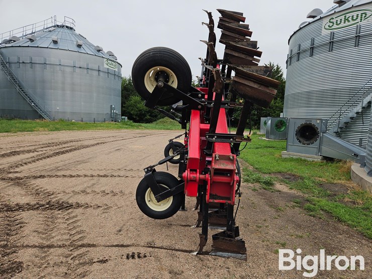 moore-built/hawkins-937-16r30-ditcher/hiller-w/liquid-fertilizer-image-8