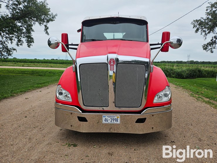 2015-kenworth-t660-image-2