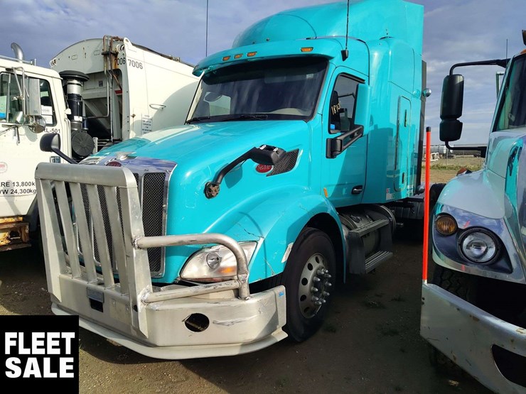 2020-peterbilt-579-image-1