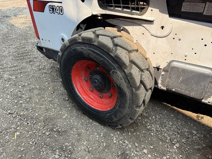 2022-bobcat-s740-image-13