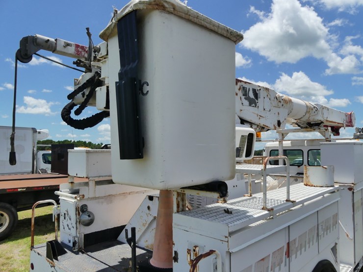 2000-freightliner-fl70-image-8