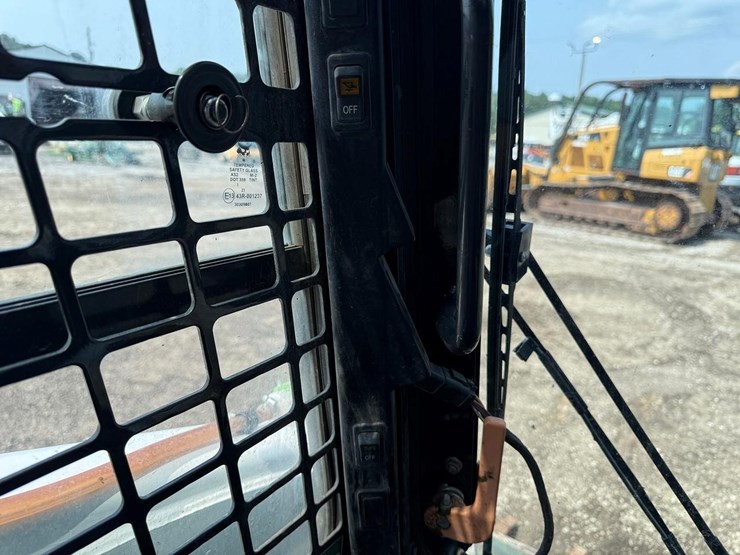 2021-bobcat-t770-image-26