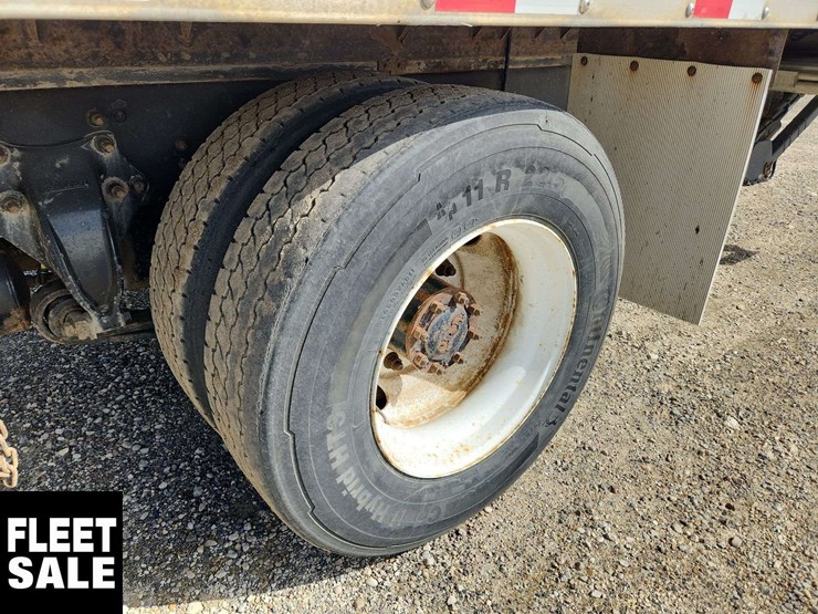 2015-freightliner-m2-106-image-58