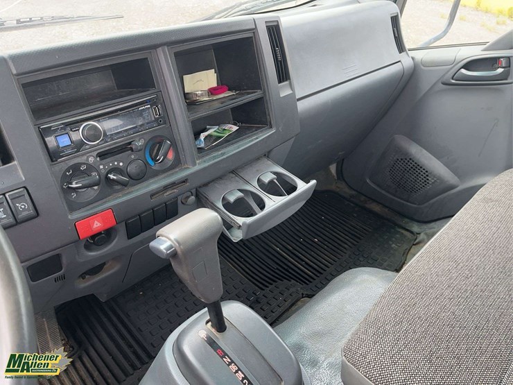 2017-isuzu-npr-image-16