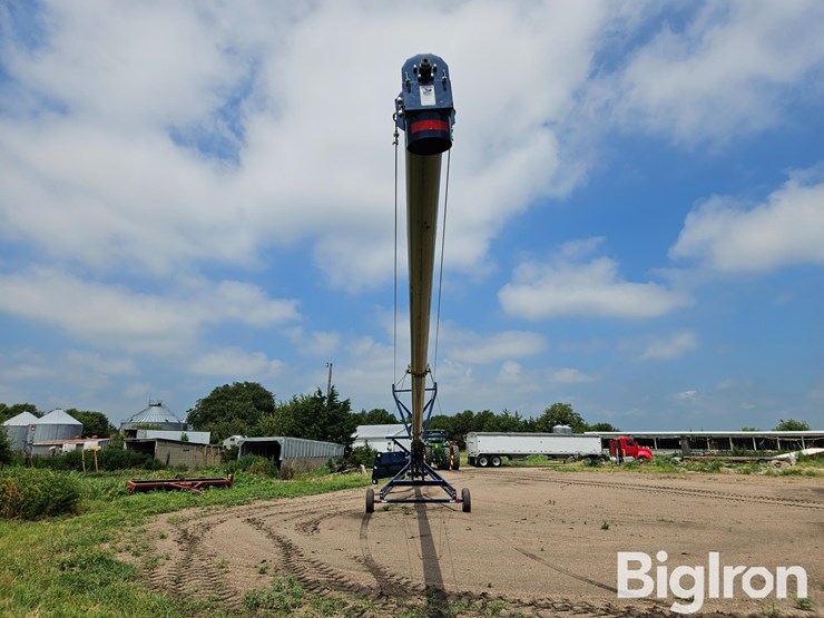 2022-harvest-international-h1084xt-torpedo-auger-w/swing-hopper-image-7