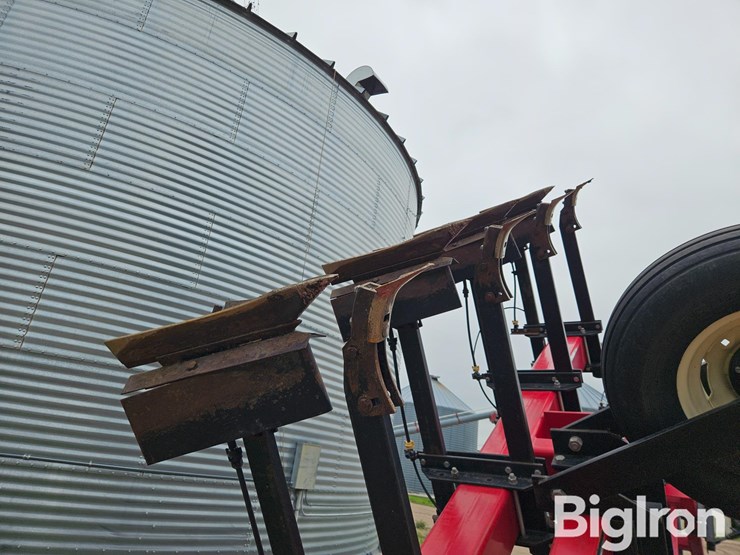 moore-built/hawkins-937-16r30-ditcher/hiller-w/liquid-fertilizer-image-19