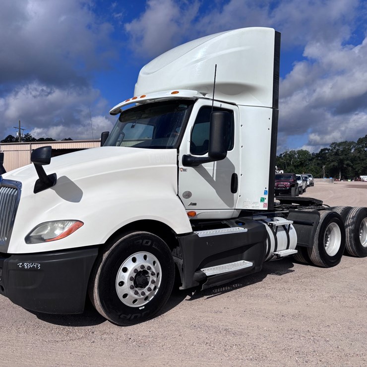 2019 INTERNATIONAL LT