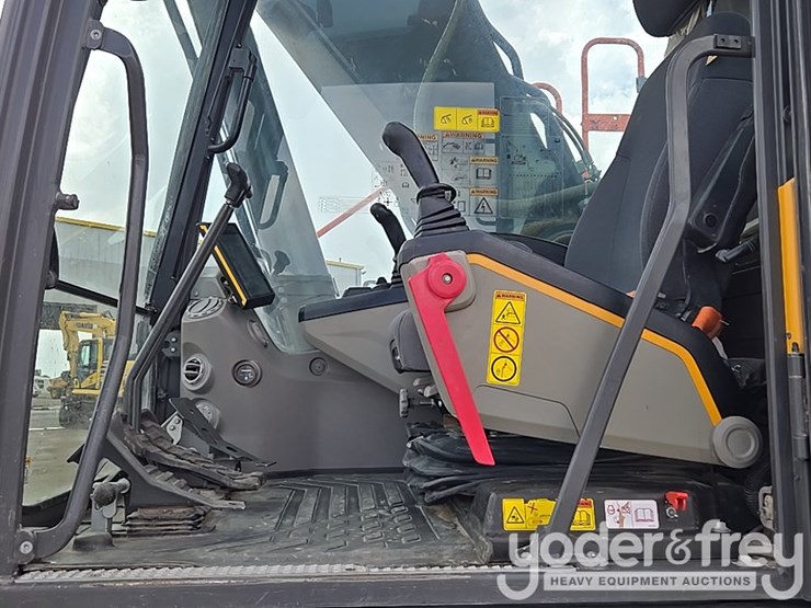 2020-volvo-ec300el-image-63