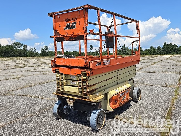 2016-jlg-3246es-image-1