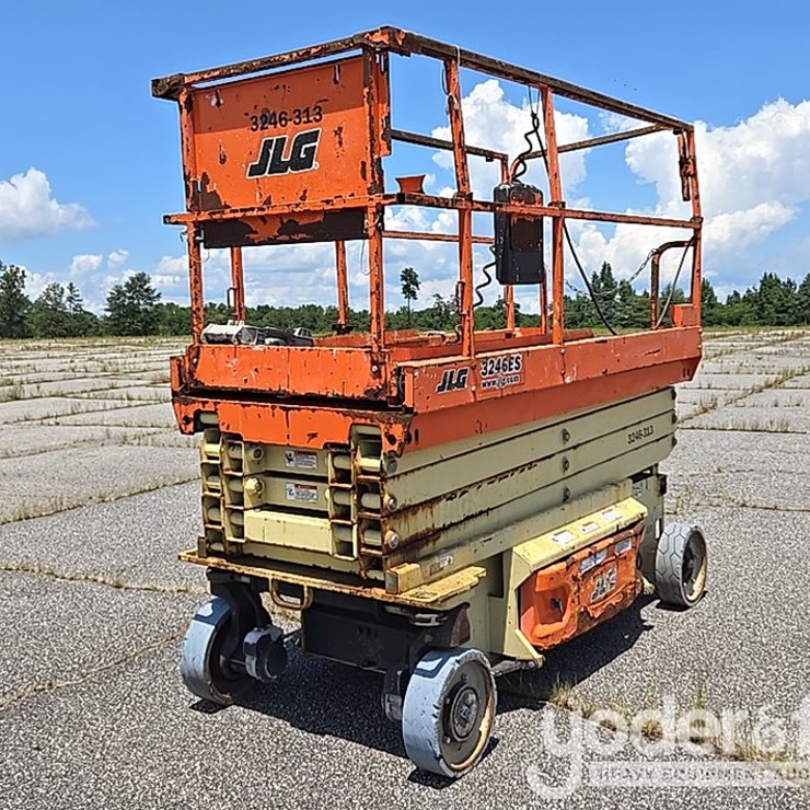 2016 JLG 3246ES