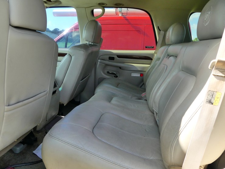 2002-cadillac-escalade-image-8
