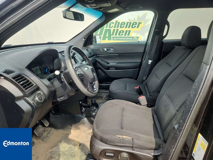 2016-ford-explorer-image-21