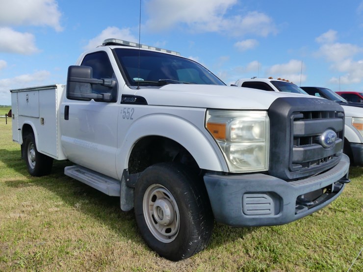 2011-ford-f250-xl-image-2