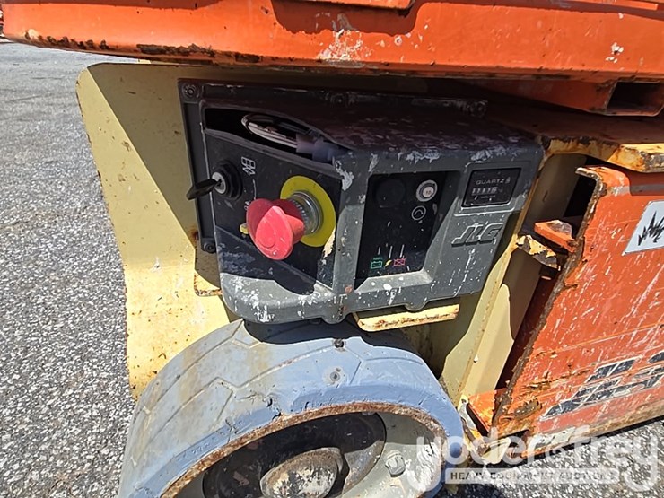 2017-jlg-1230es-image-18