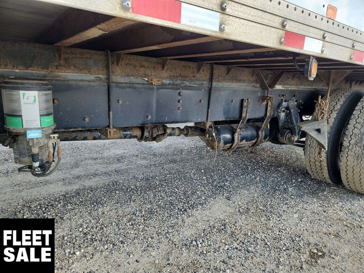 2015-freightliner-m2-106-image-50