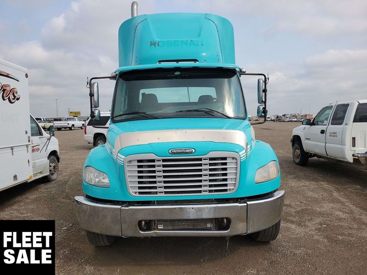 2007-freightliner-m2-106-image-3