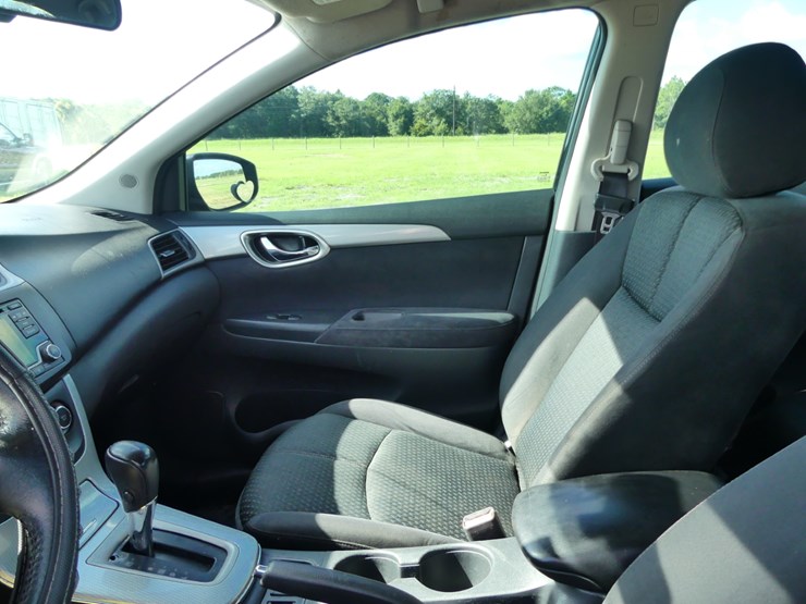 2015-nissan-sentra-image-12