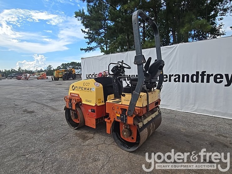 2010-dynapac-cc1200-image-3
