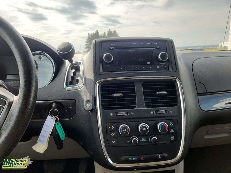 2016-dodge-grand-caravan-se-image-16