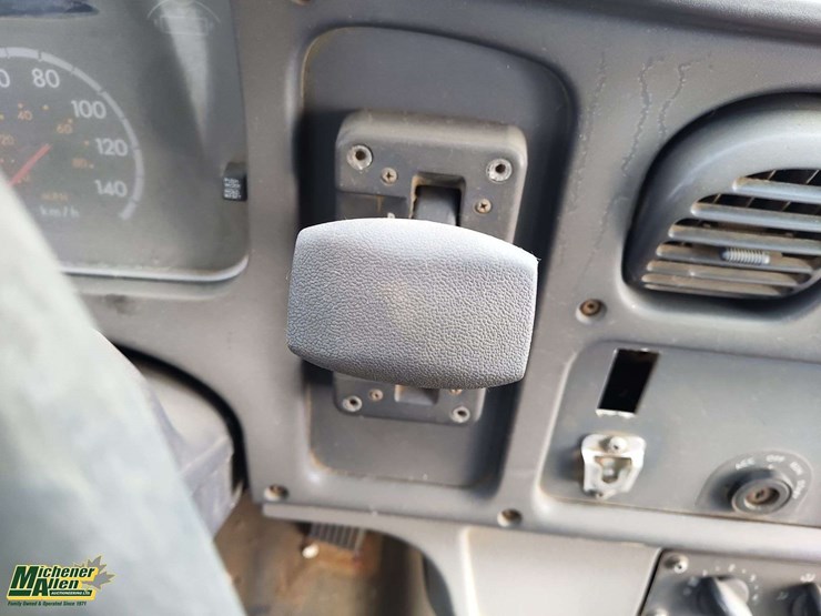 2013-freightliner-b2-image-10