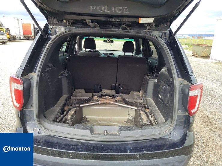 2016-ford-explorer-image-27