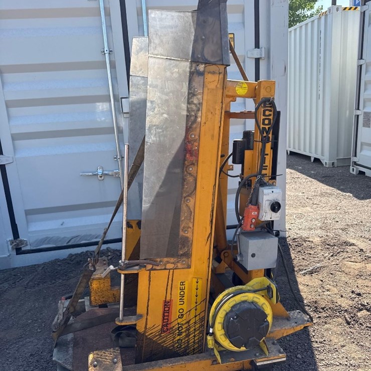 EconoLift Co Electric Material Lift