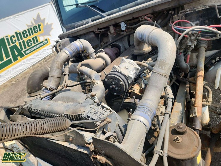 2000-freightliner-fl70-image-30