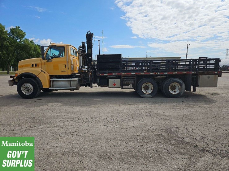 2004-sterling-lt9500-image-6