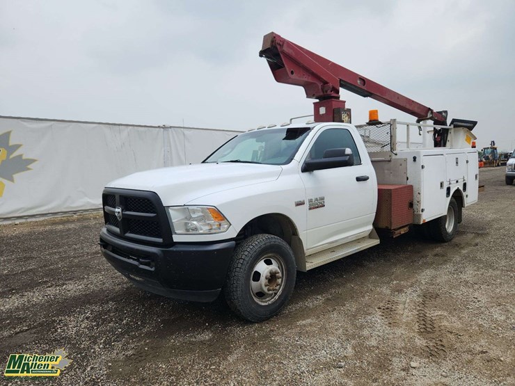 2016-dodge-3500-image-1