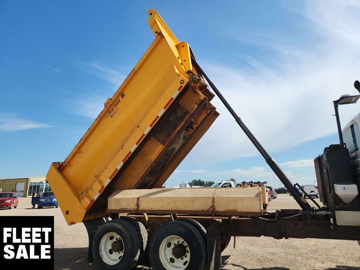 international-workstar-7500-image-36