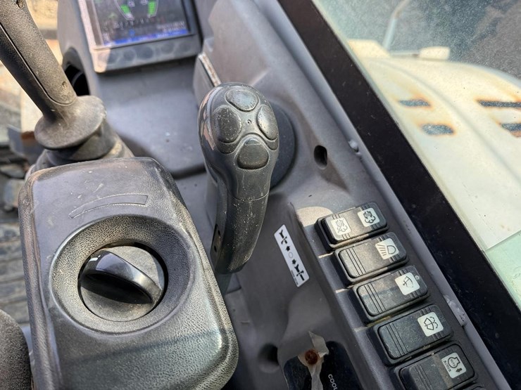 2018-takeuchi-tb260-image-25