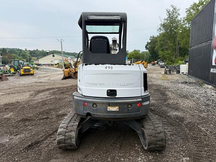 2011-bobcat-e35-image-3