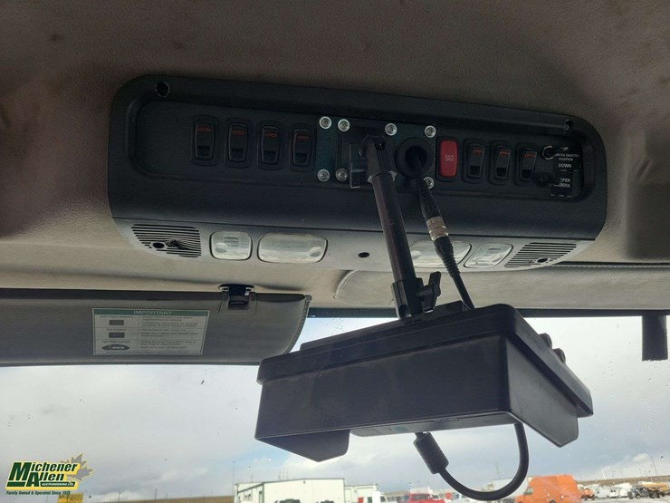 2015-freightliner-m2-106-image-17