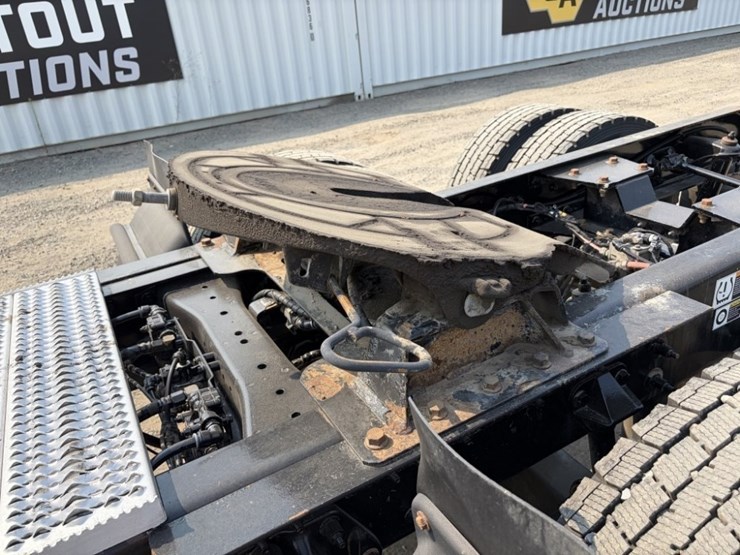 2020-peterbilt-579-image-25
