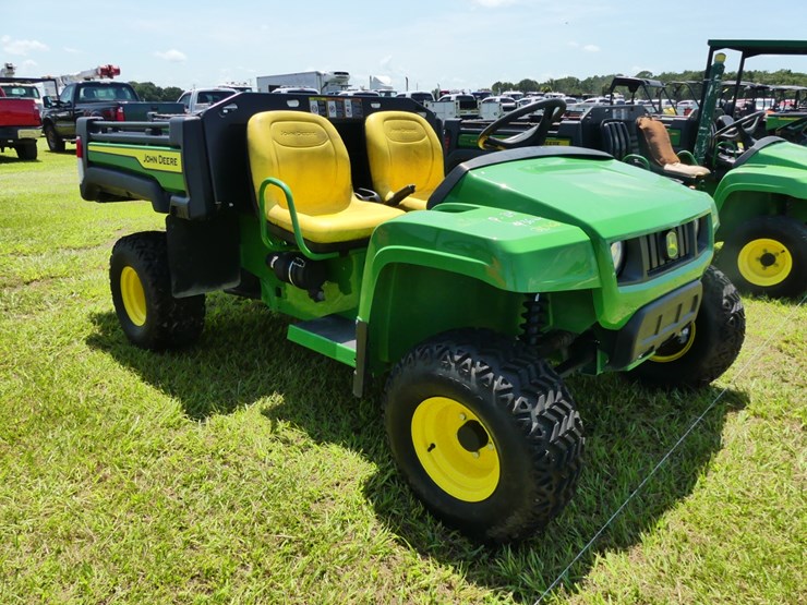 2024-john-deere-gator-image-2