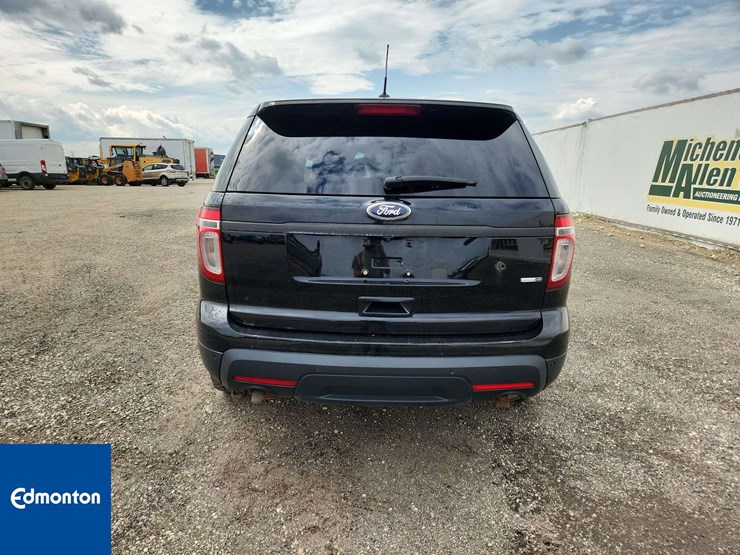 2015-ford-explorer-image-17