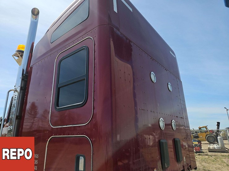 2020-kenworth-w990-image-52