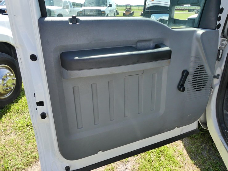 2015-ford-f350-xl-image-19
