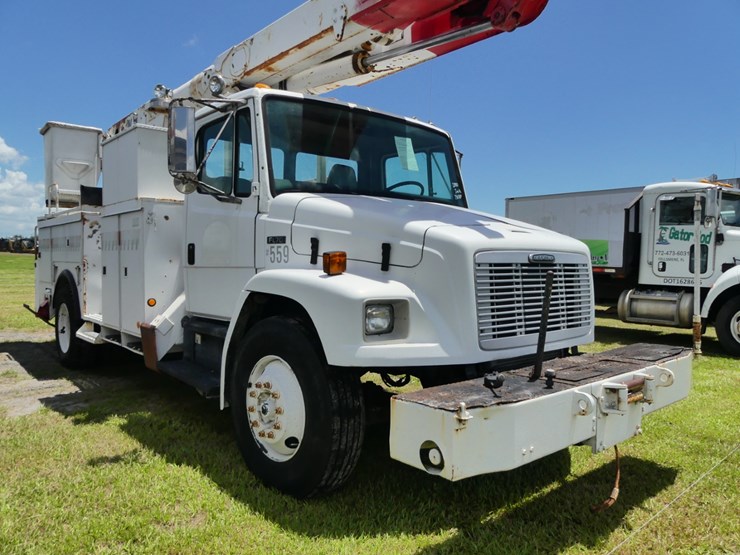 2000-freightliner-fl70-image-2