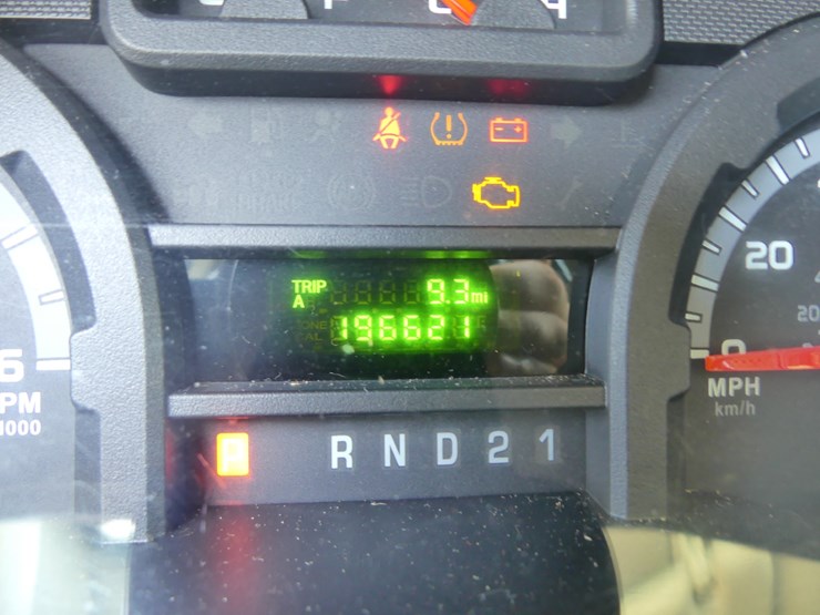 2010-ford-e250-image-18