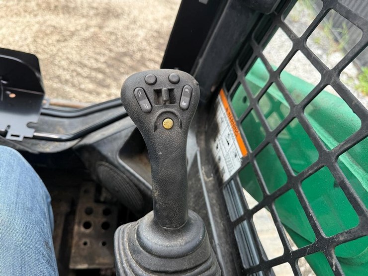 2017-bobcat-t740-image-22
