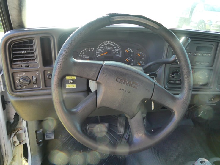 2005-gmc-3500-image-16