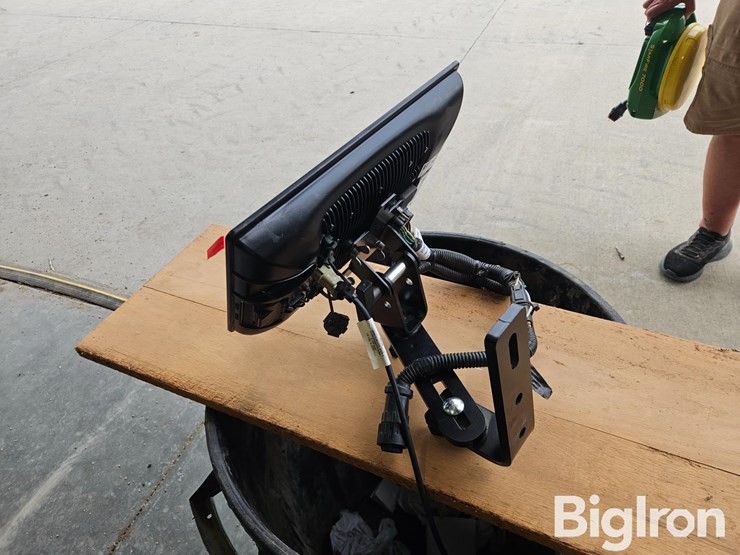 2023-john-deere-g5-plus-universal-display-image-4