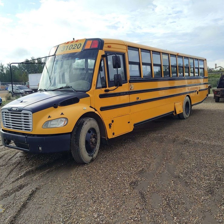2013 FREIGHTLINER B2