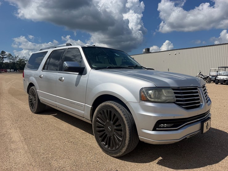 2015-lincoln-navigator-image-1
