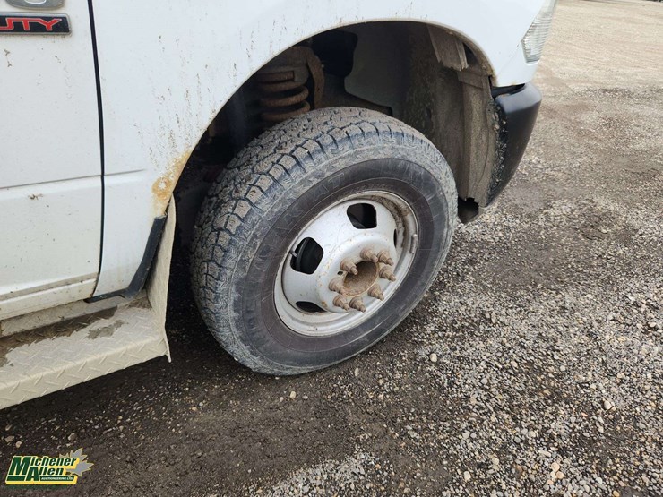2016-dodge-3500-image-14